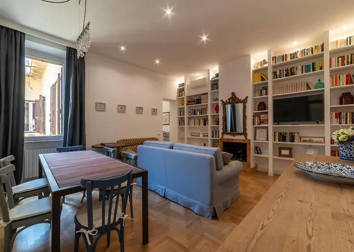 Castel Sant\'Angelo Elegant Chic Apartment